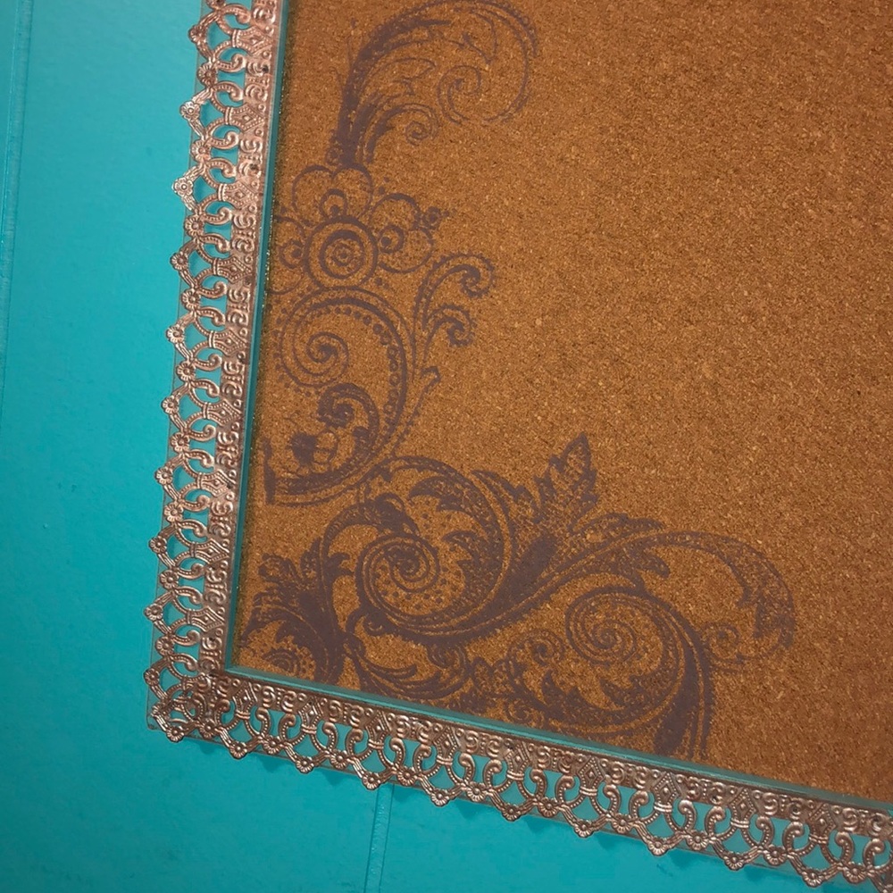 Room decor - Picture 3 of 4